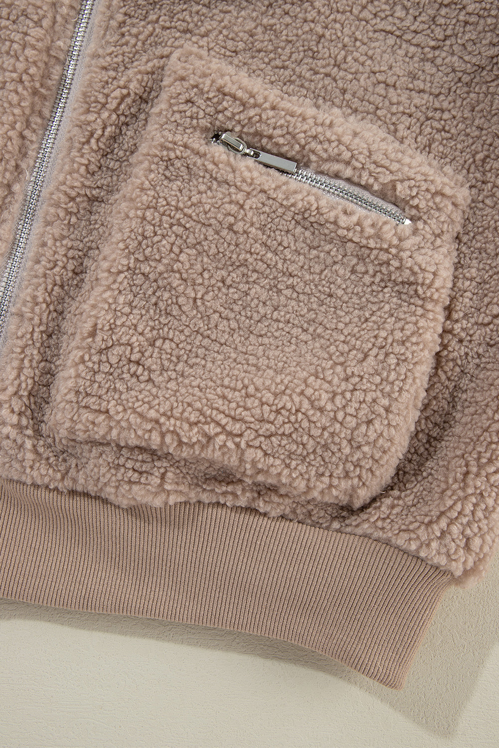 Veste pelucheuse d'hiver avec poches zippées