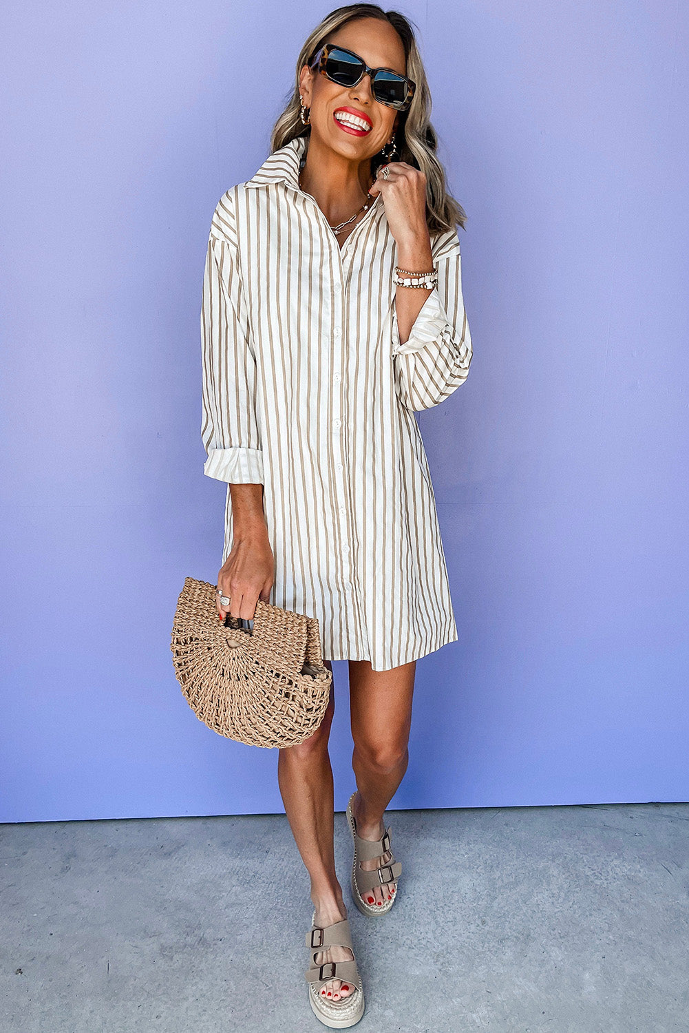Mini-robe chemise boutonnée a manches longues