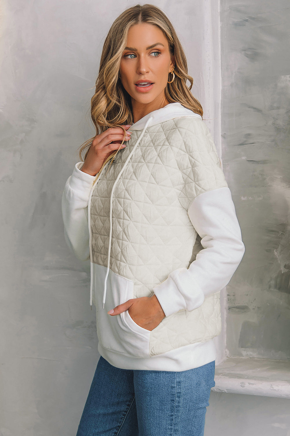 Sweat à capuche matelassé à épaules tombantes et poche kangourou en patchwork