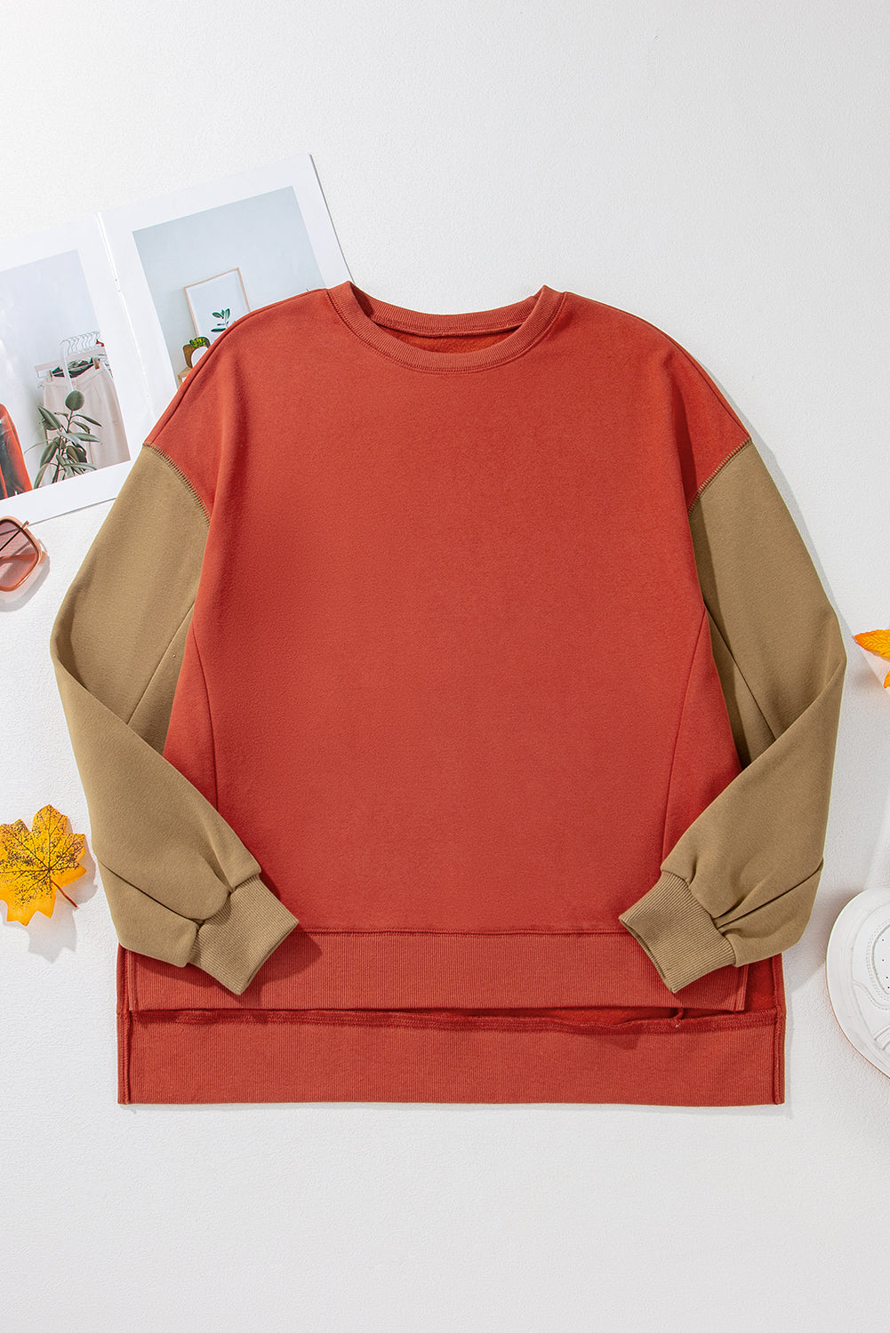 Sweat-shirt à épaules tombantes en patchwork bicolore
