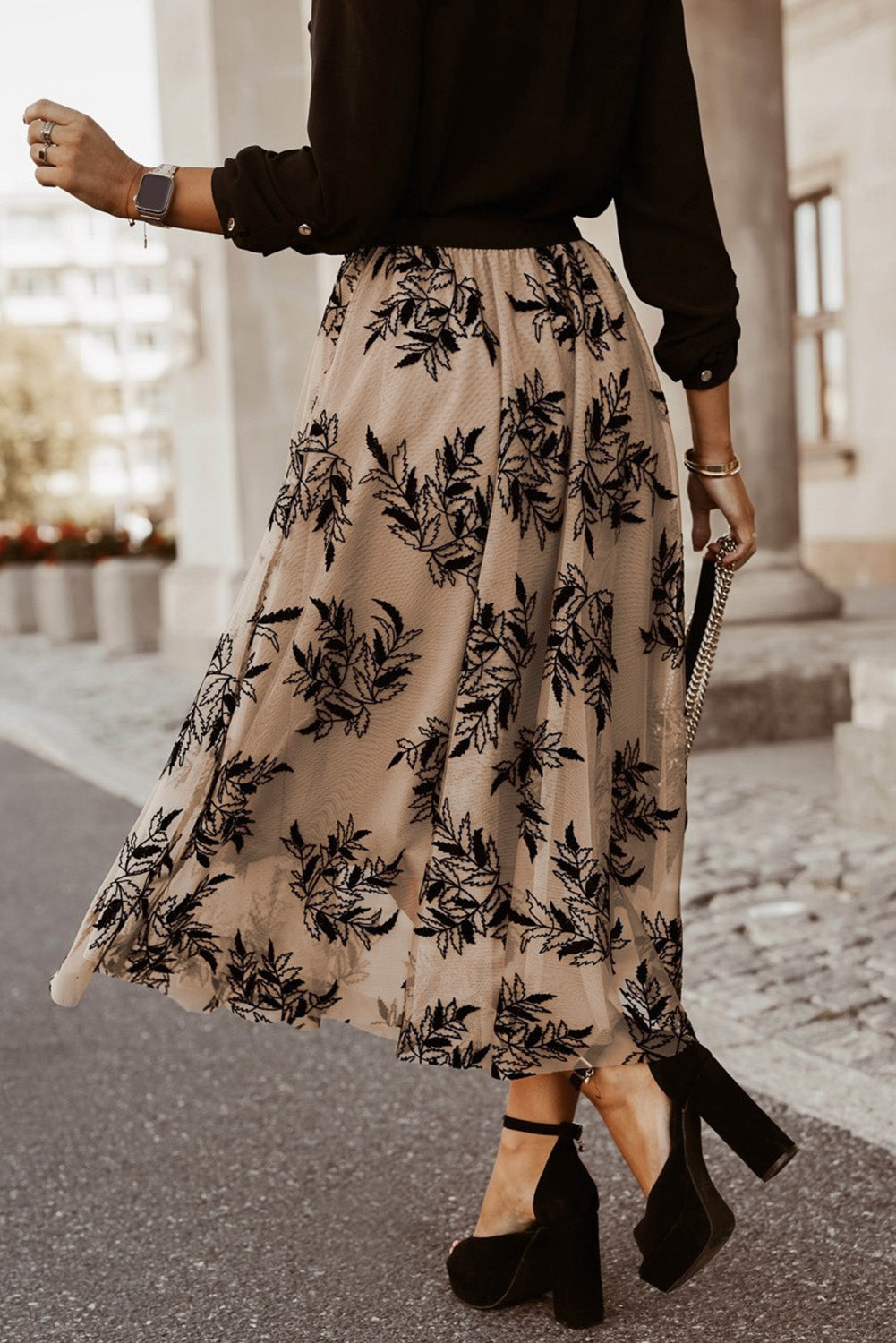 Jupe longue taille haute brodée de feuilles florales