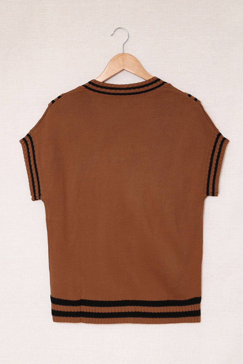 Pull à manches courtes avec bordures à rayures contrastées et col en V