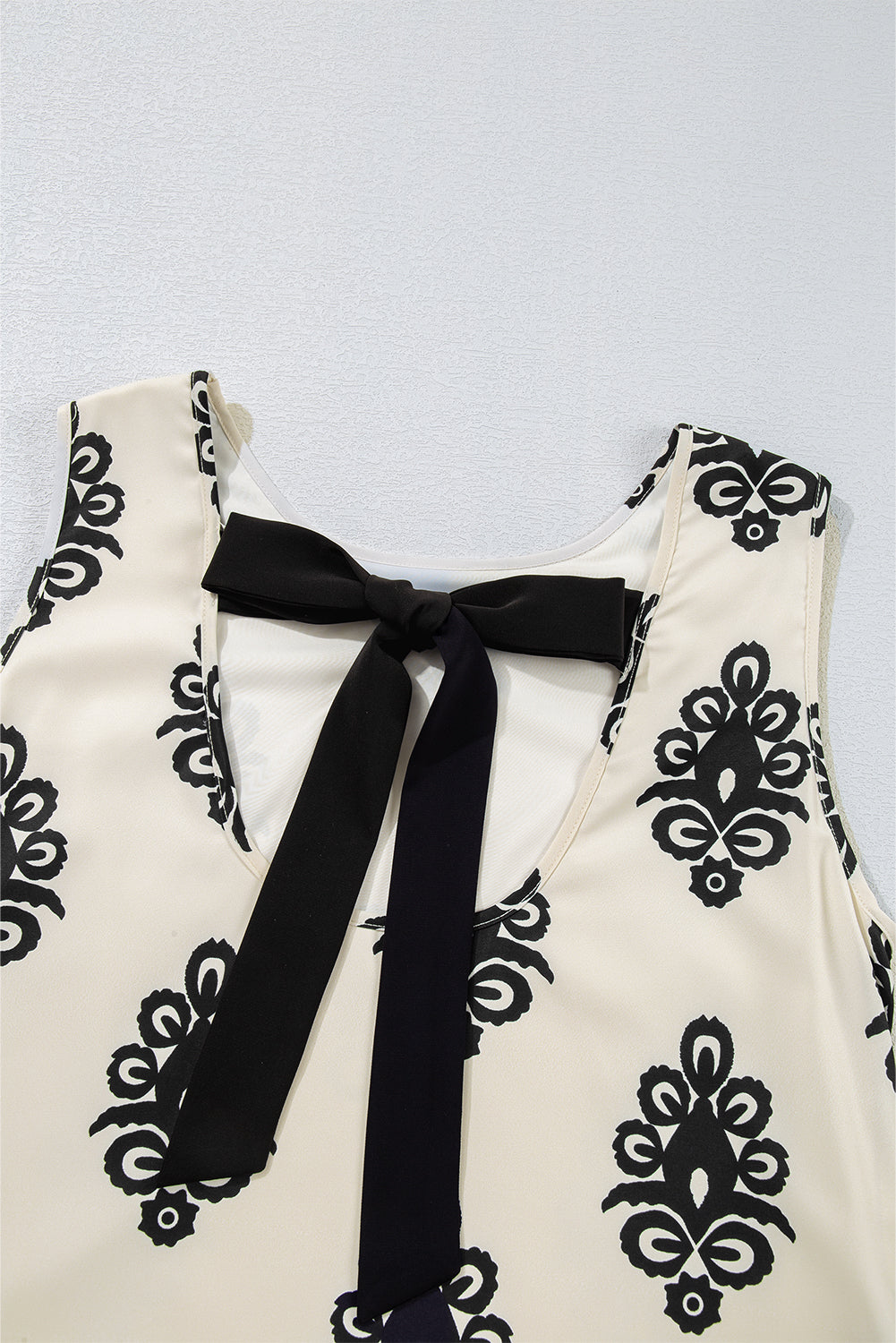 Mini-robe sans manches à imprimé géométrique avec nœud papillon dans le dos
