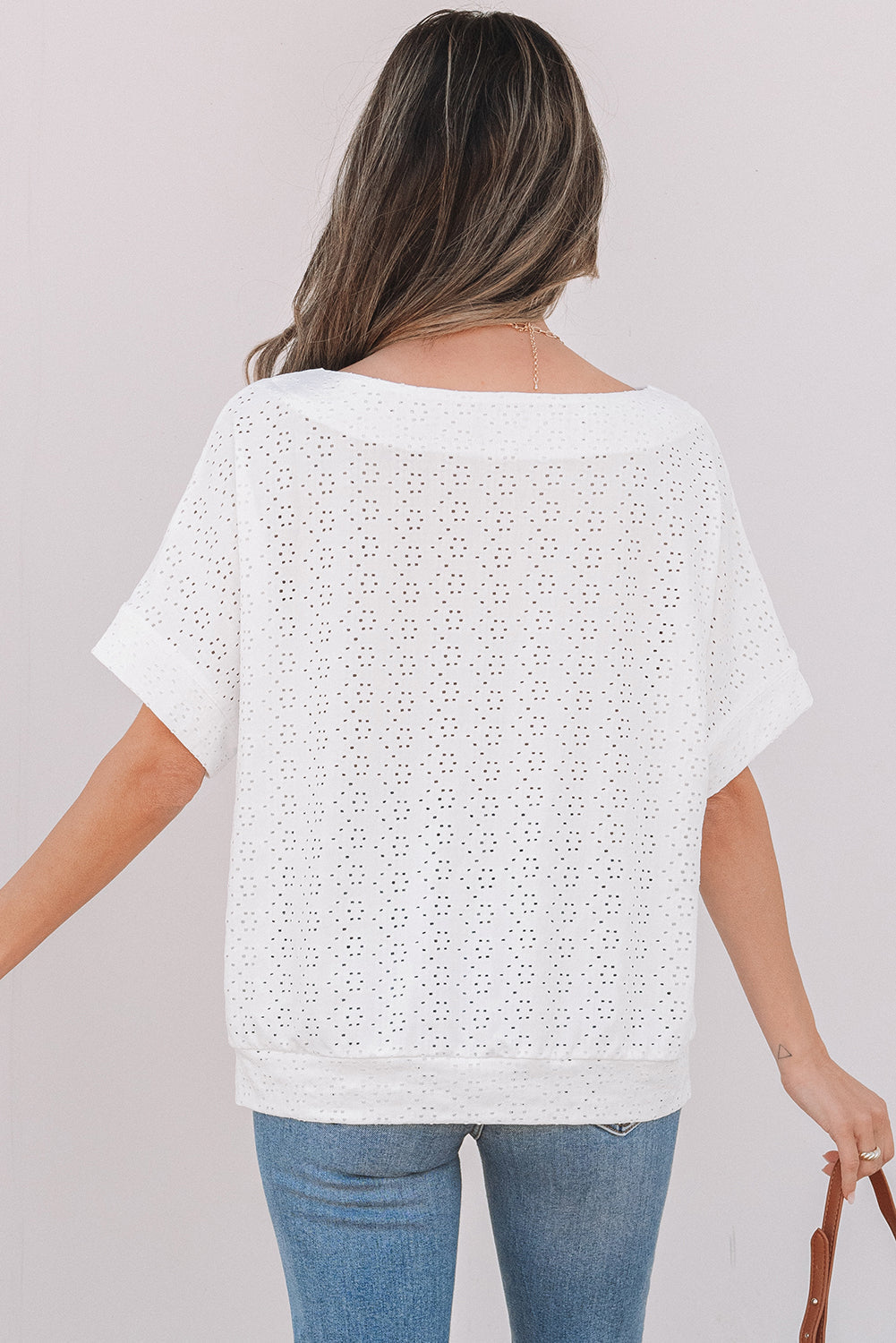 T-shirt décontracté à col bateau et motif œillets