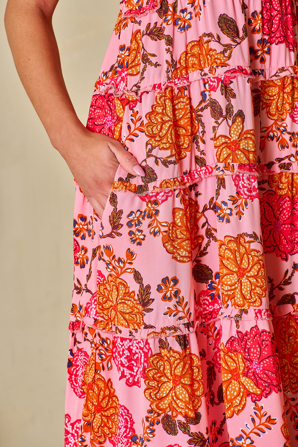 Robe midi fleurie à volants et manches flottantes à volants et col carré