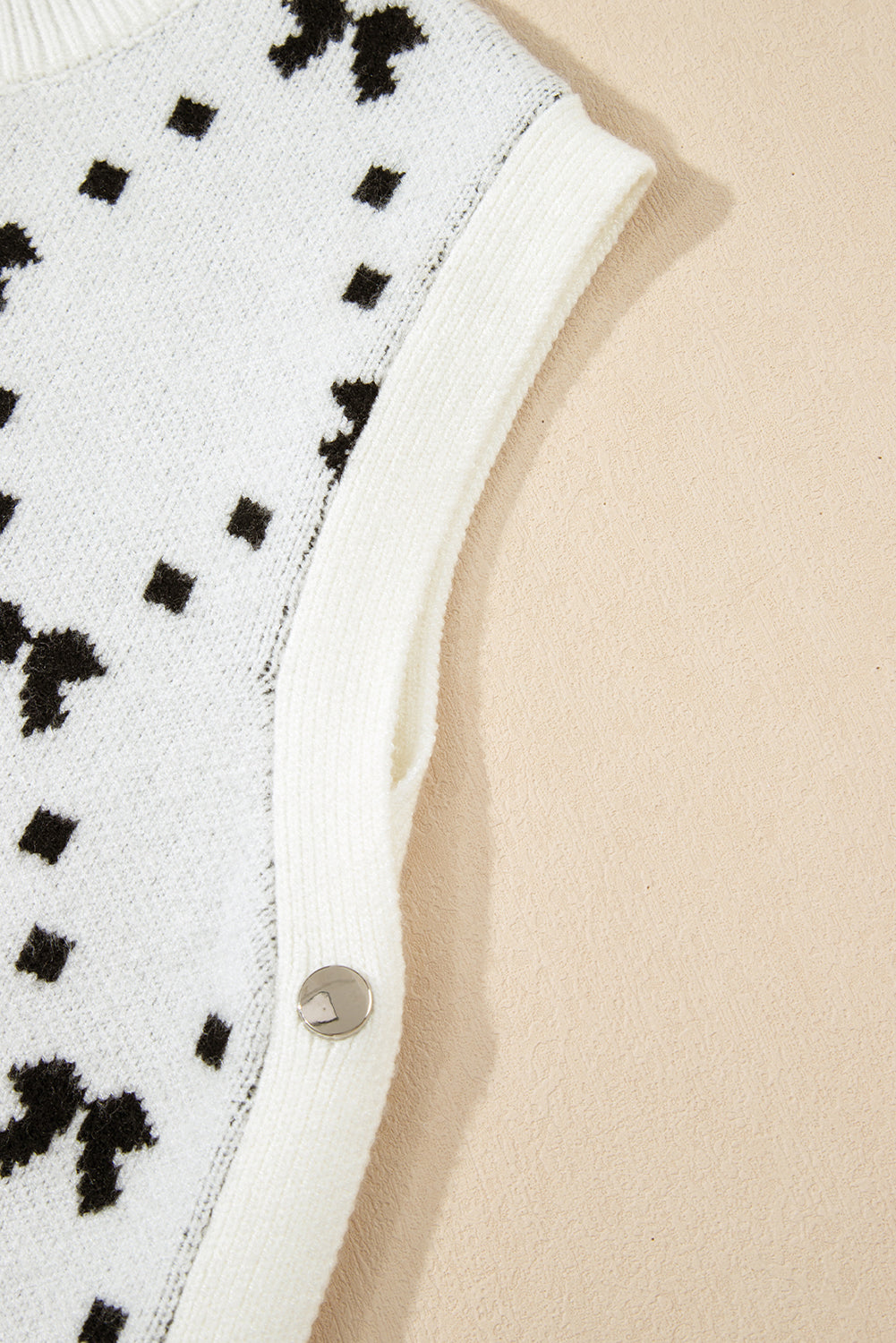 Gilet court boutonné à motif nœud sur le côté