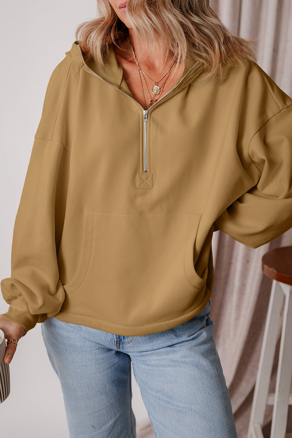 Sweat a capuche ample avec demi-fermeture éclair et poches kangourou doublées en polaire