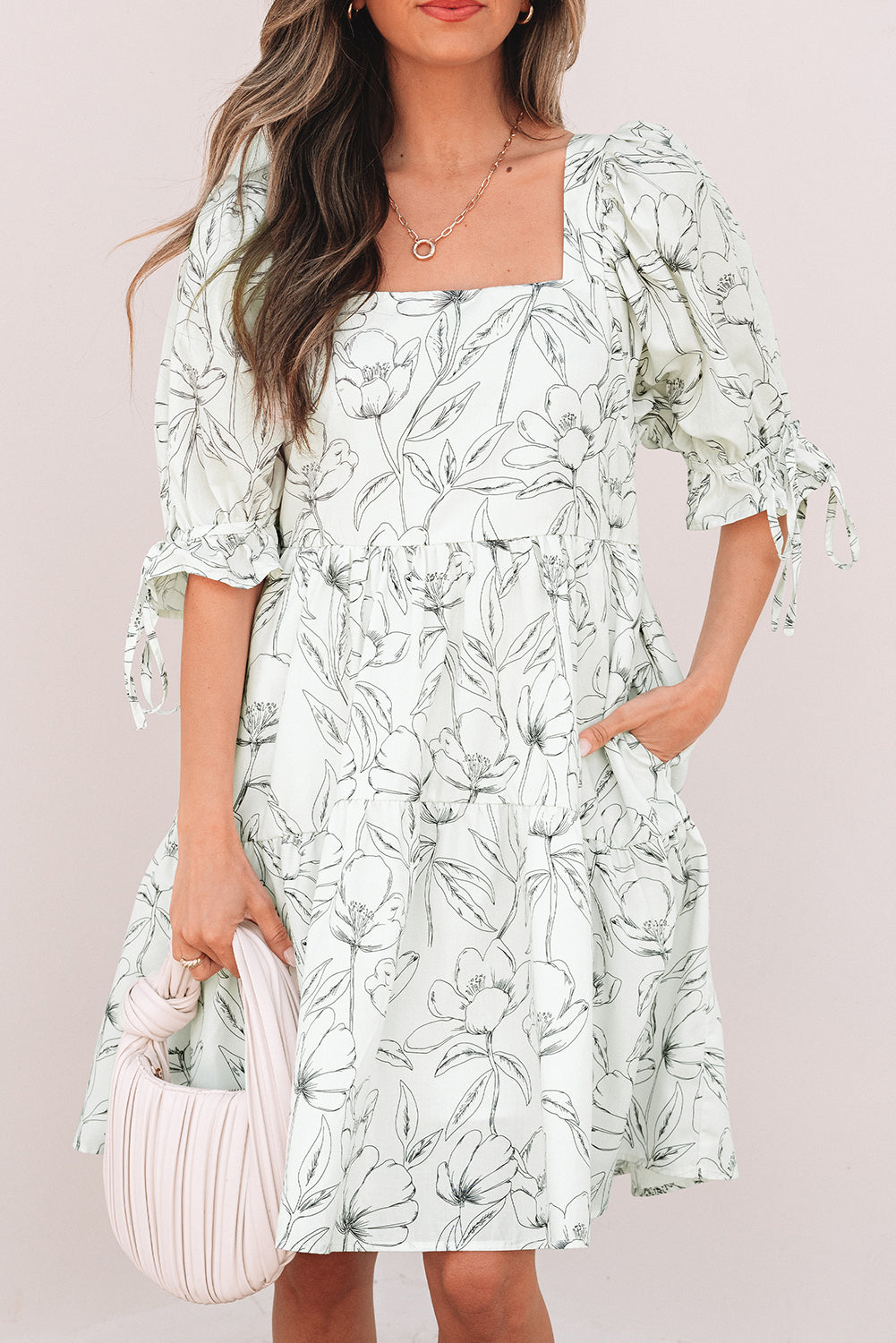Mini-robe à imprimé floral, col carré, dos froncé, manches bouffantes