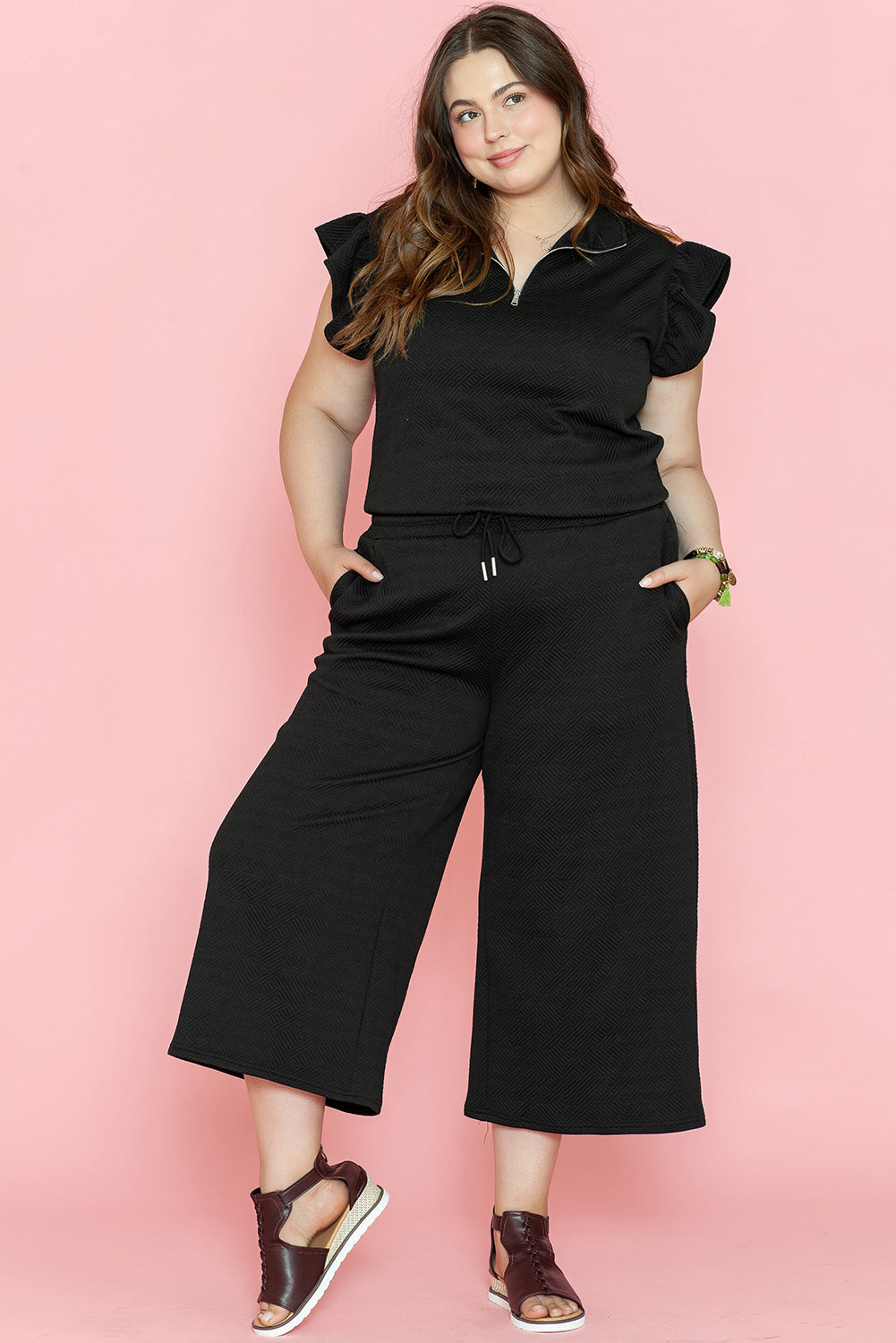 Ensemble pantalon large avec haut a manches volantées et quart de zip