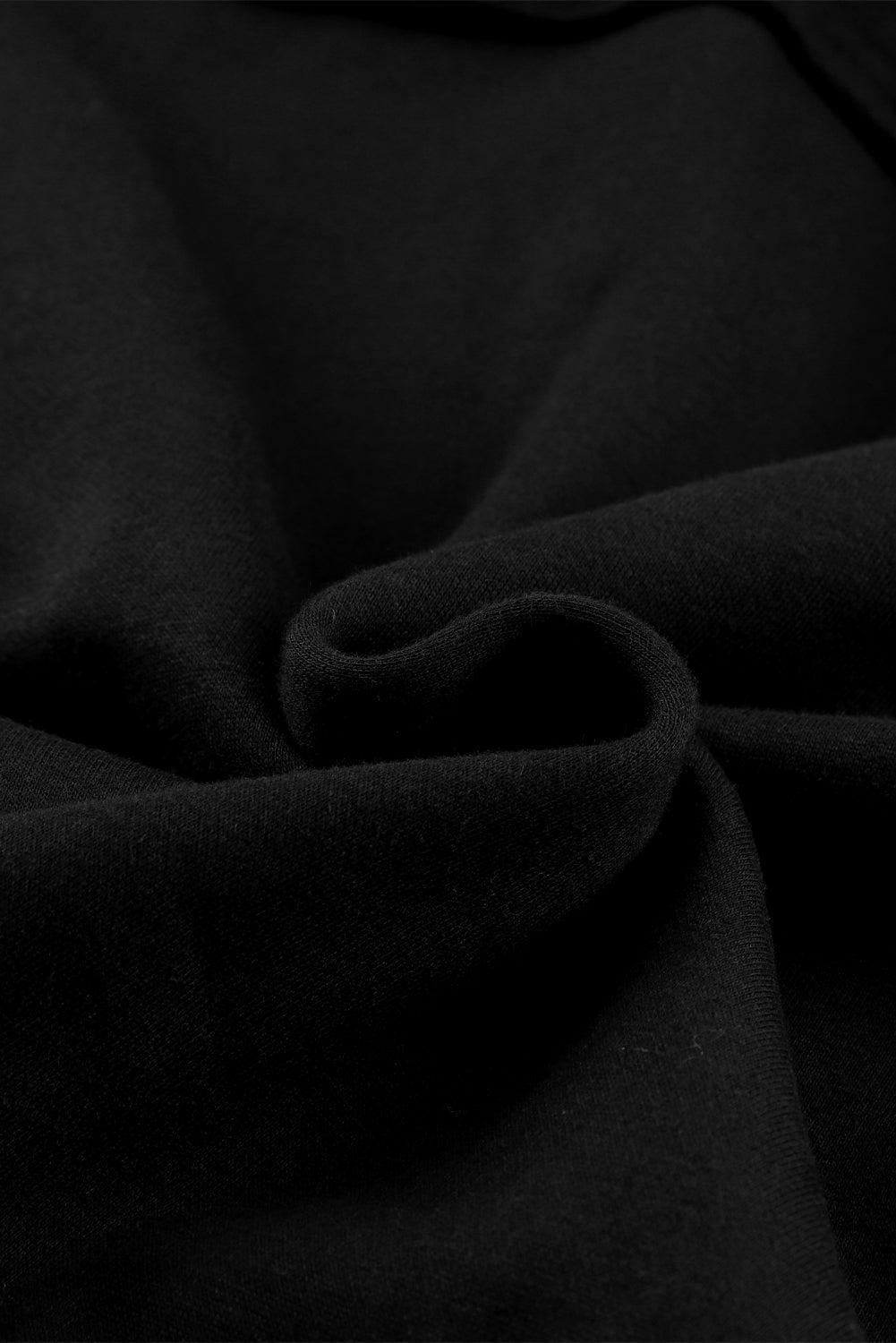Veste noire zippée à capuche avec cordon de serrage et poche à rabat