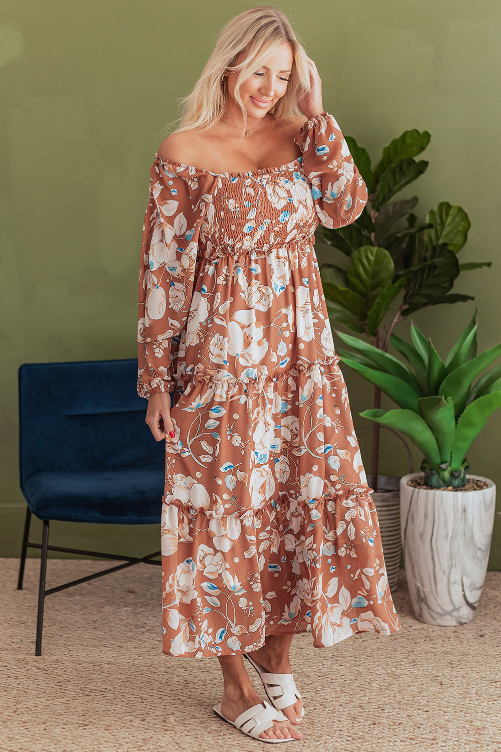 Robe longue taille haute froncée a imprimé floral et col carré