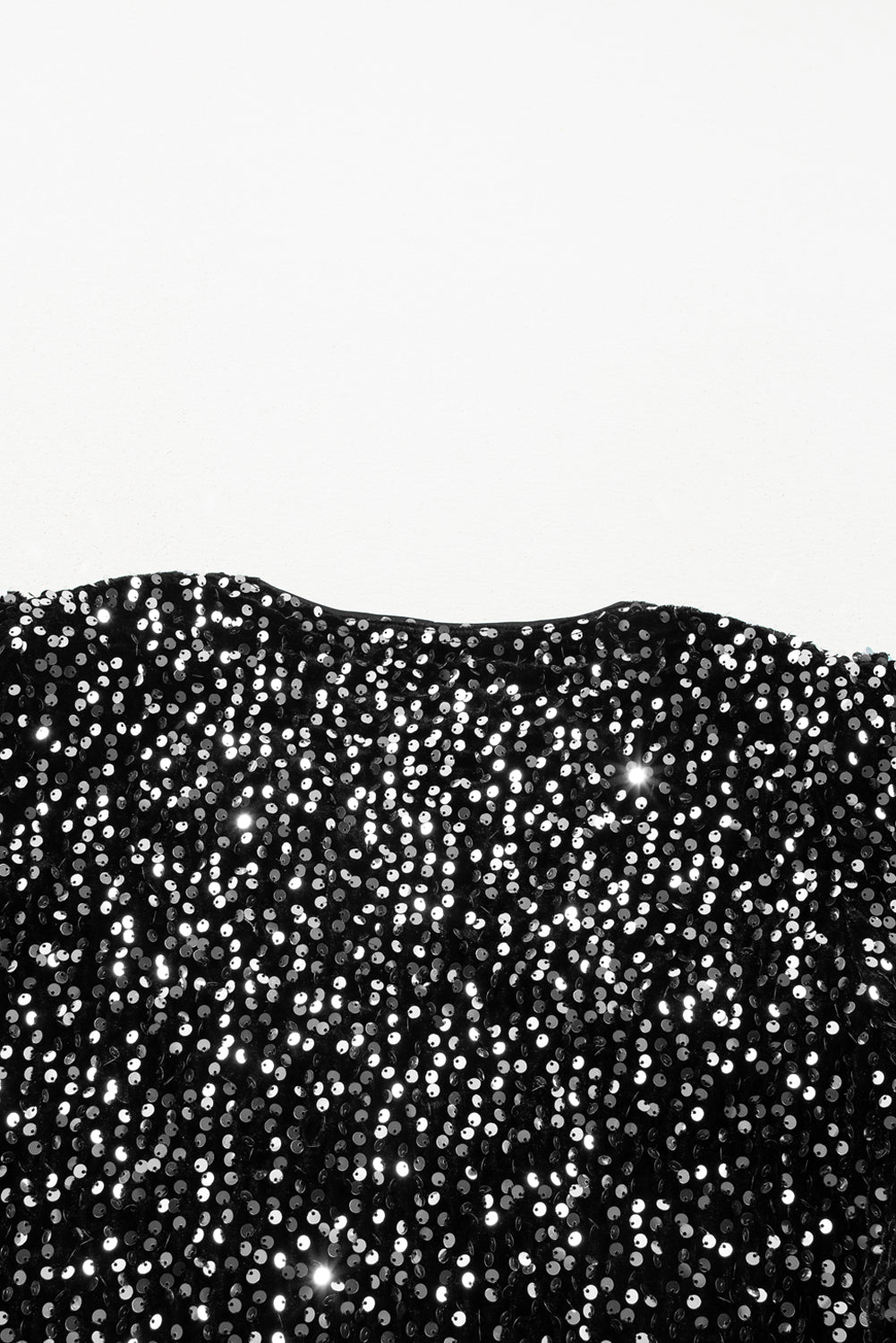 Veste courte a sequins ouverte sur le devant
