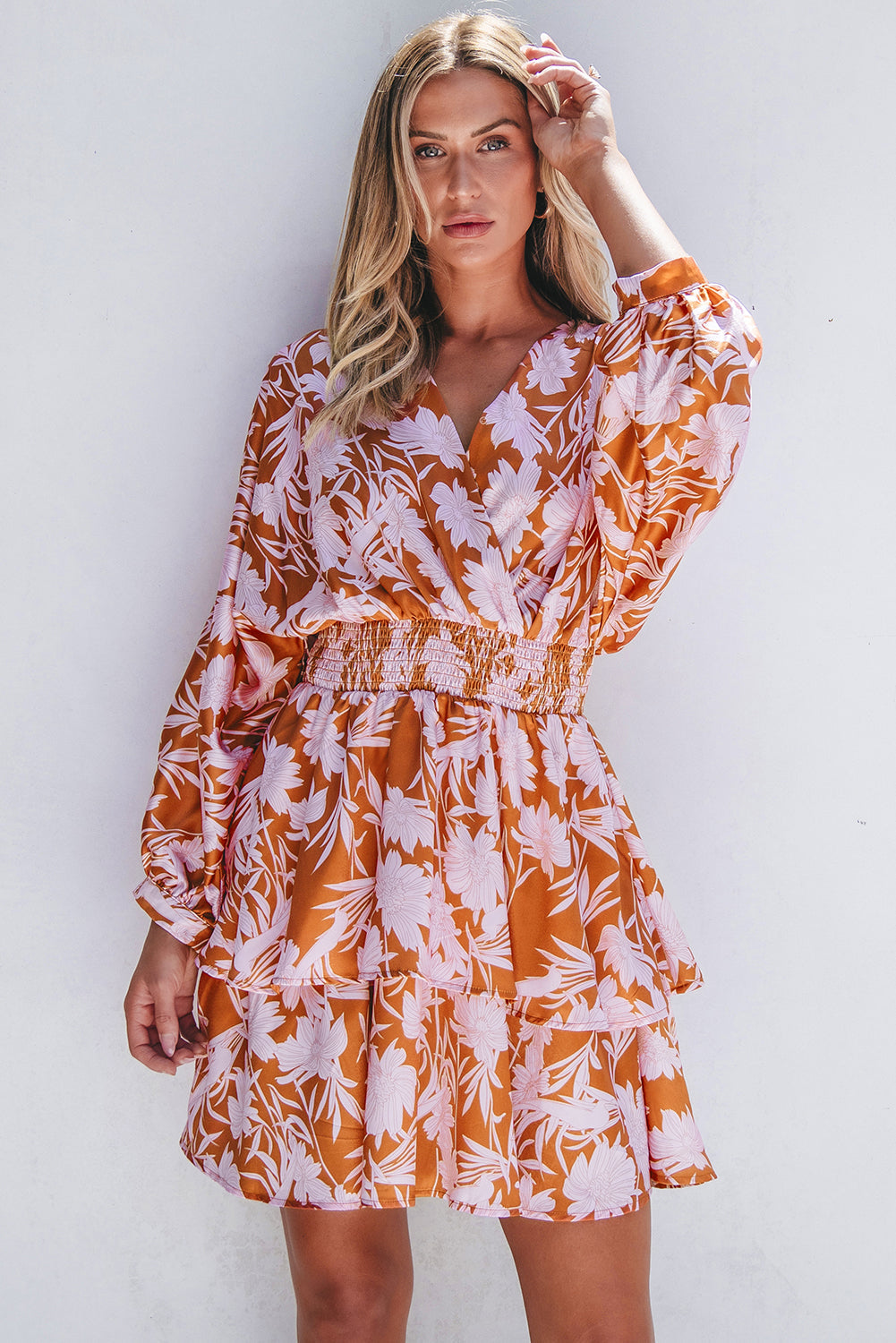 Robe superposée florale à manches bouffantes et taille smockée