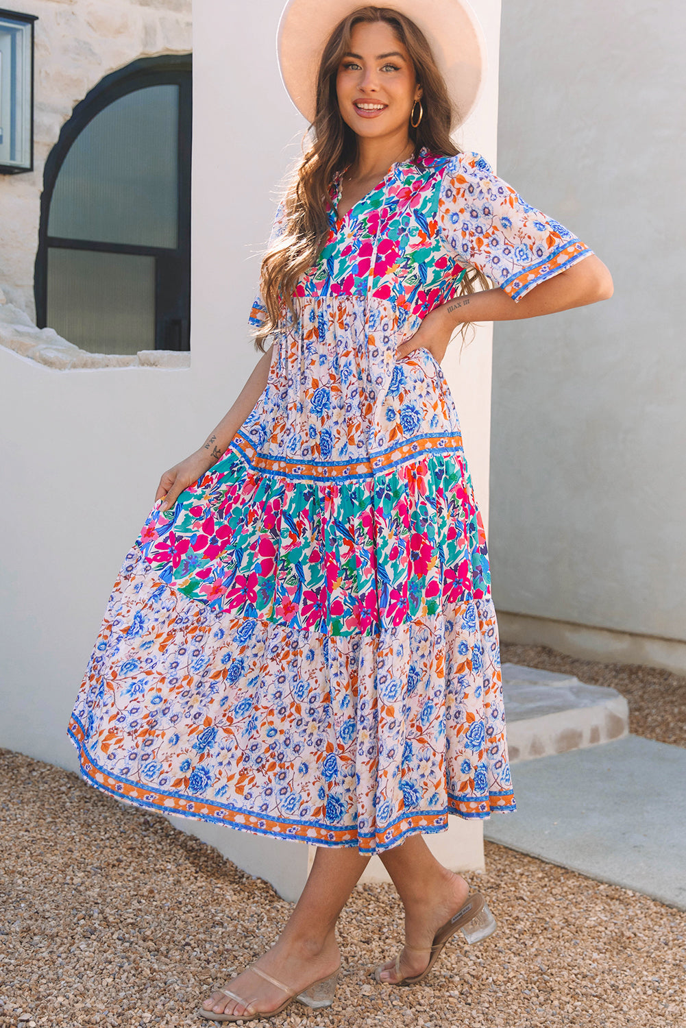Robe à manches courtes et col fendu avec imprimé floral mixte