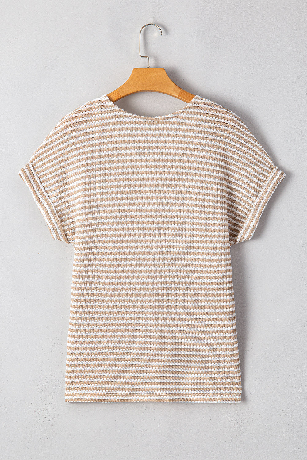 T-shirt tricoté à col en V boutonné sur le devant