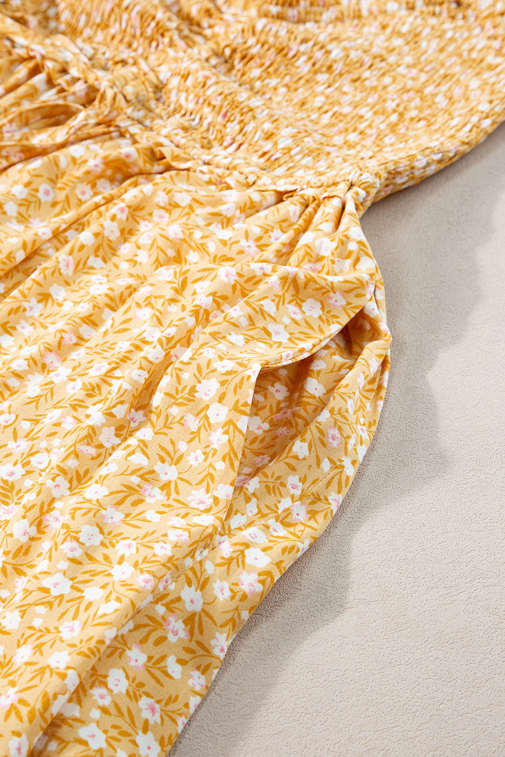 Robe longue florale smockée taille haute à froufrous