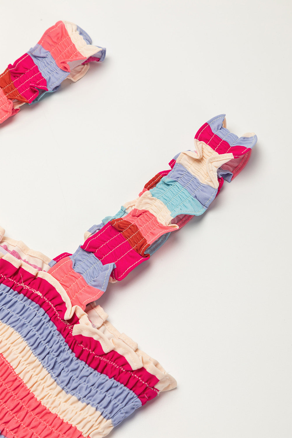 Robe longue smockée à volants et bretelles