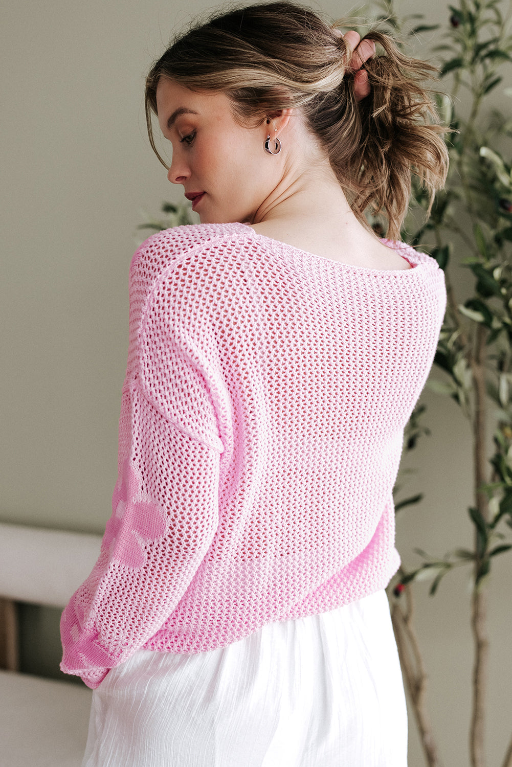 Pull à épaules tombantes en tricot creux à grandes fleurs
