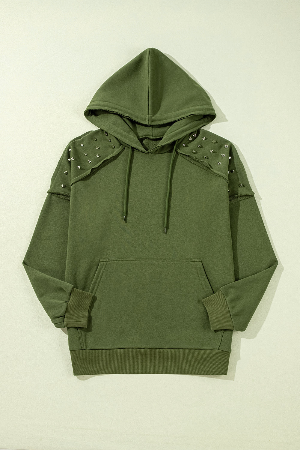 Sweat à capuche à manches raglan et rivets de couleur unie avec poche