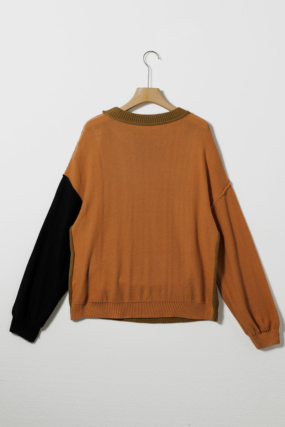 Pull à bordure côtelée et manches évêque color block