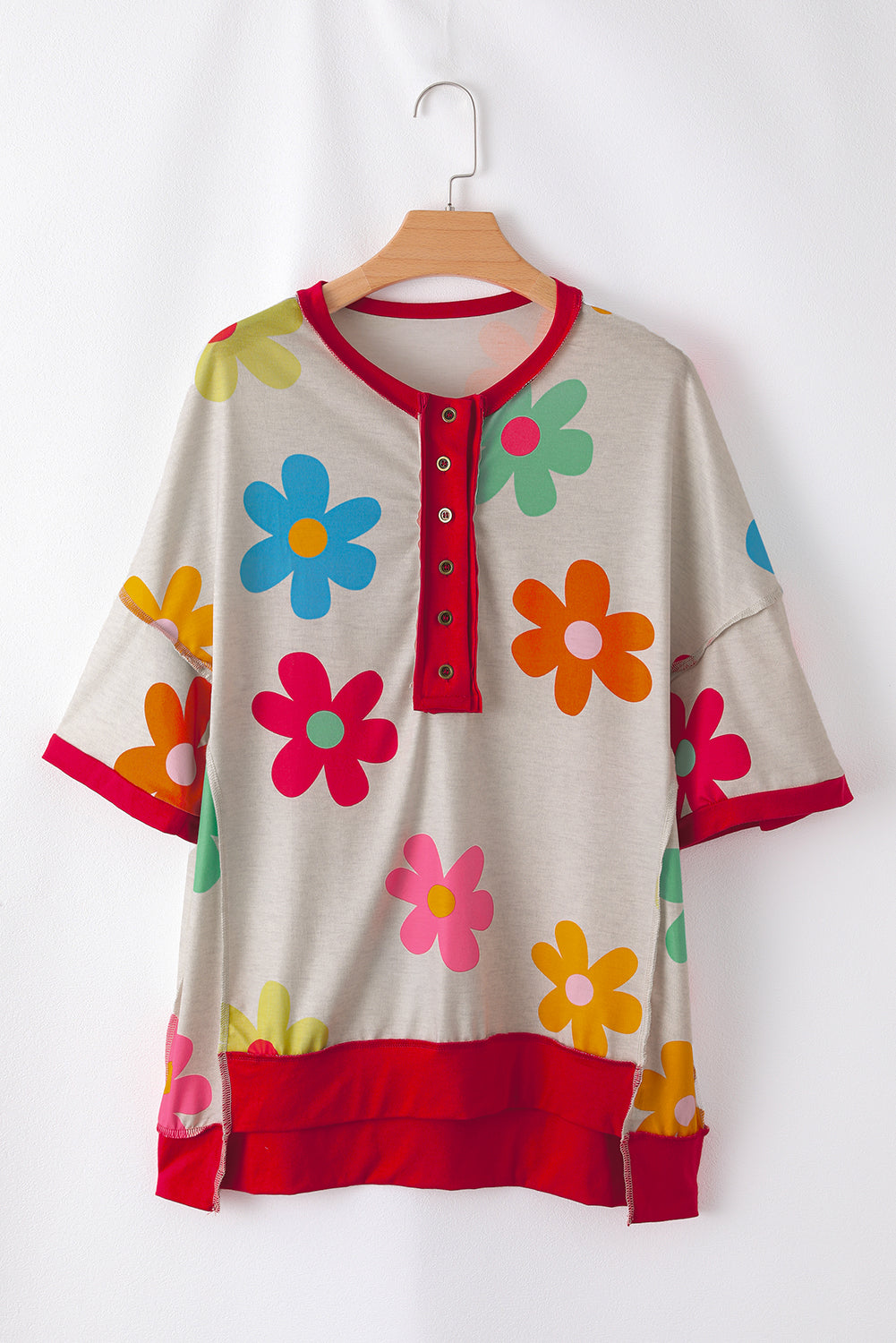 T-shirt a épaules tombantes et bordure contrastée avec œillets floraux