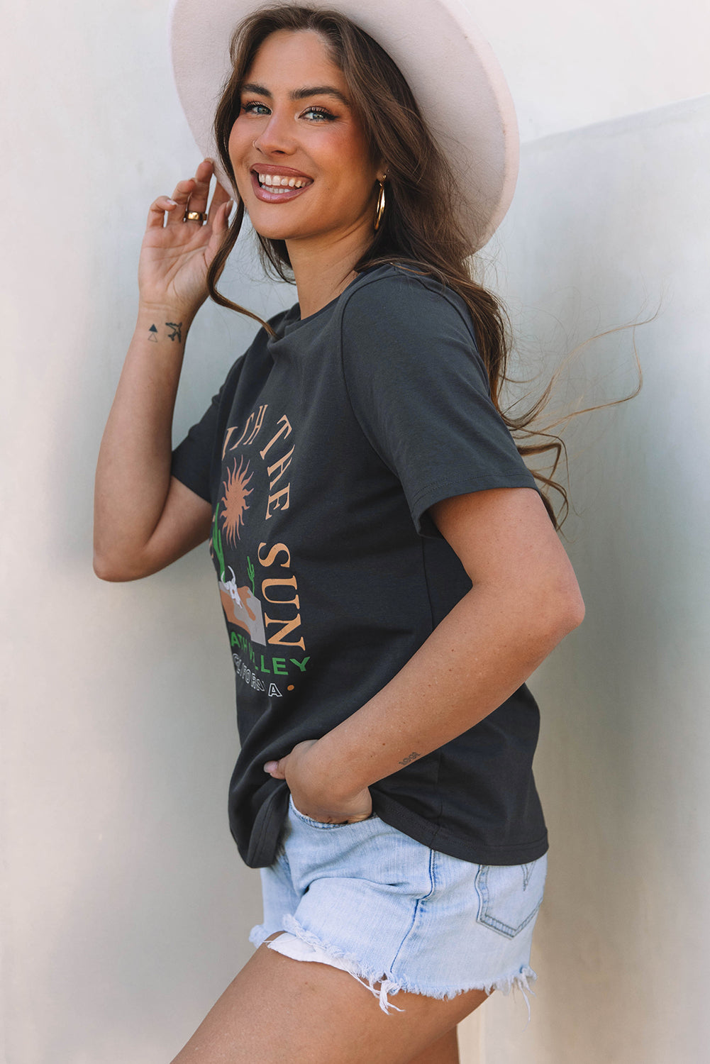 T-shirt graphique RISE WITH THE SUN de style western