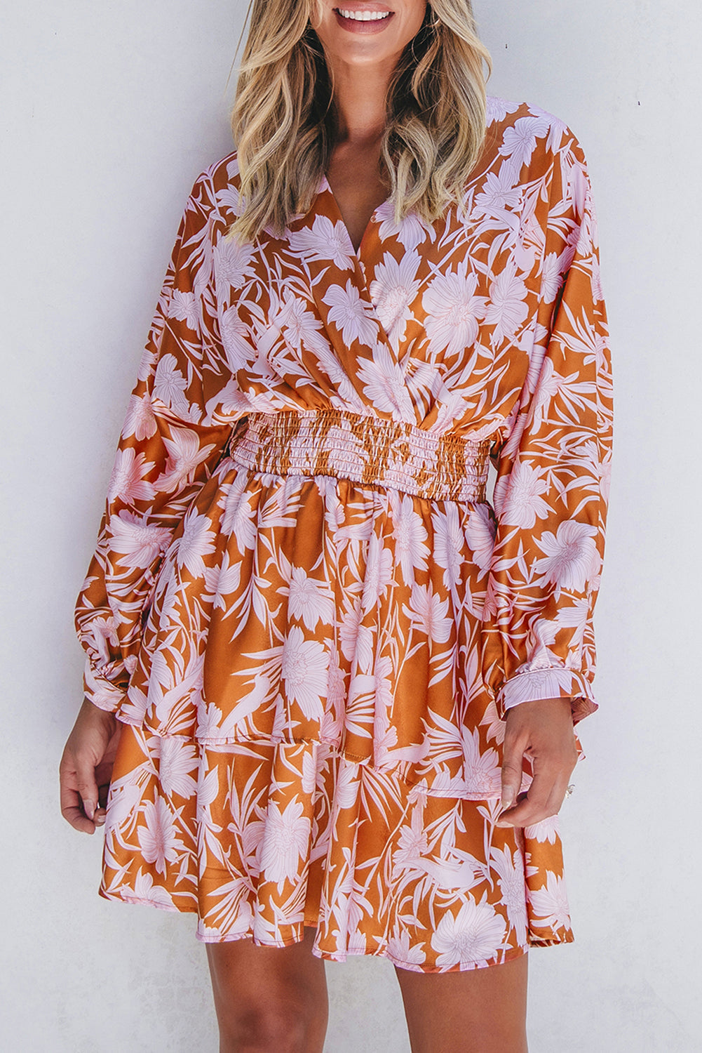 Robe superposée florale à manches bouffantes et taille smockée