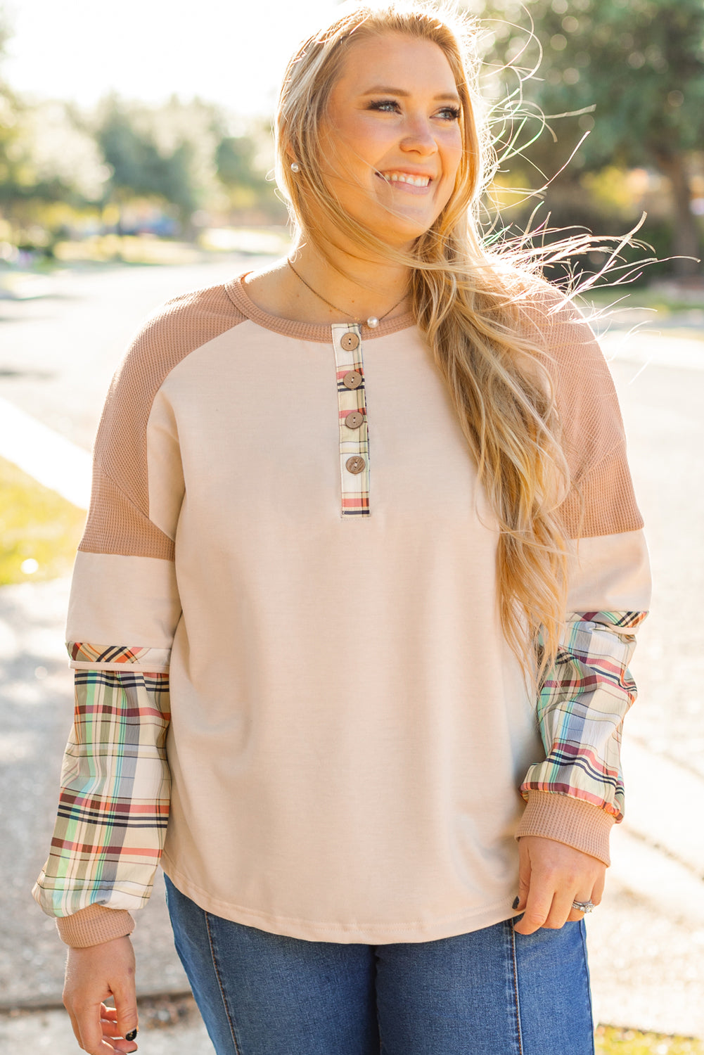 Haut Henley superposé a carreaux et patchwork de grande taille