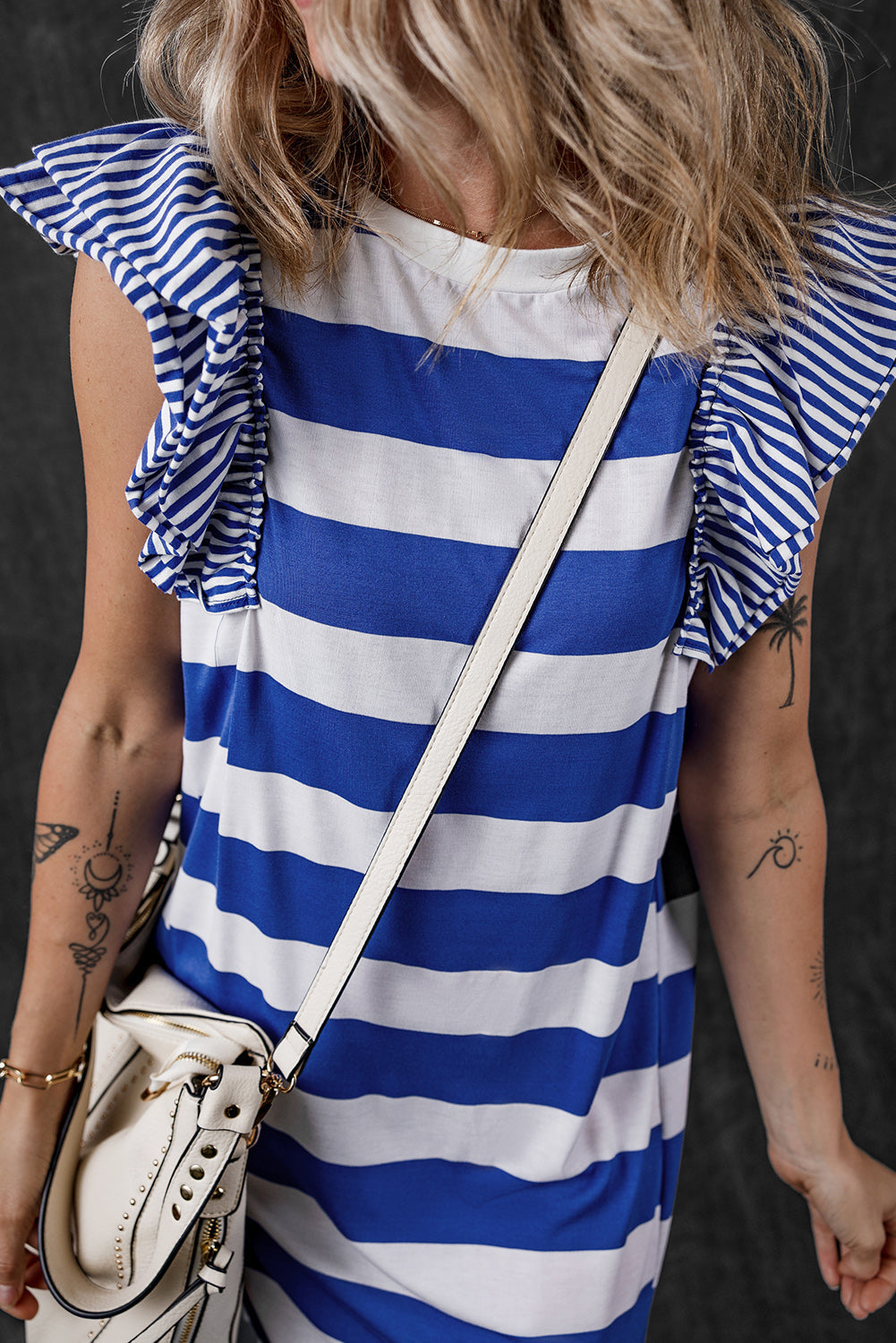 Robe t-shirt contrastée a manches volantées