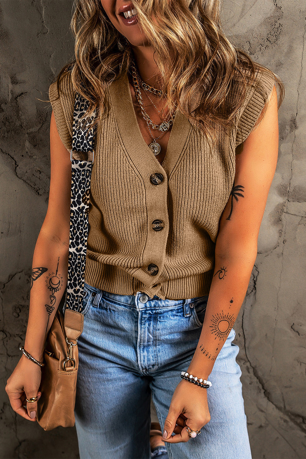 Gilet pull boutonné sur le devant a col en V