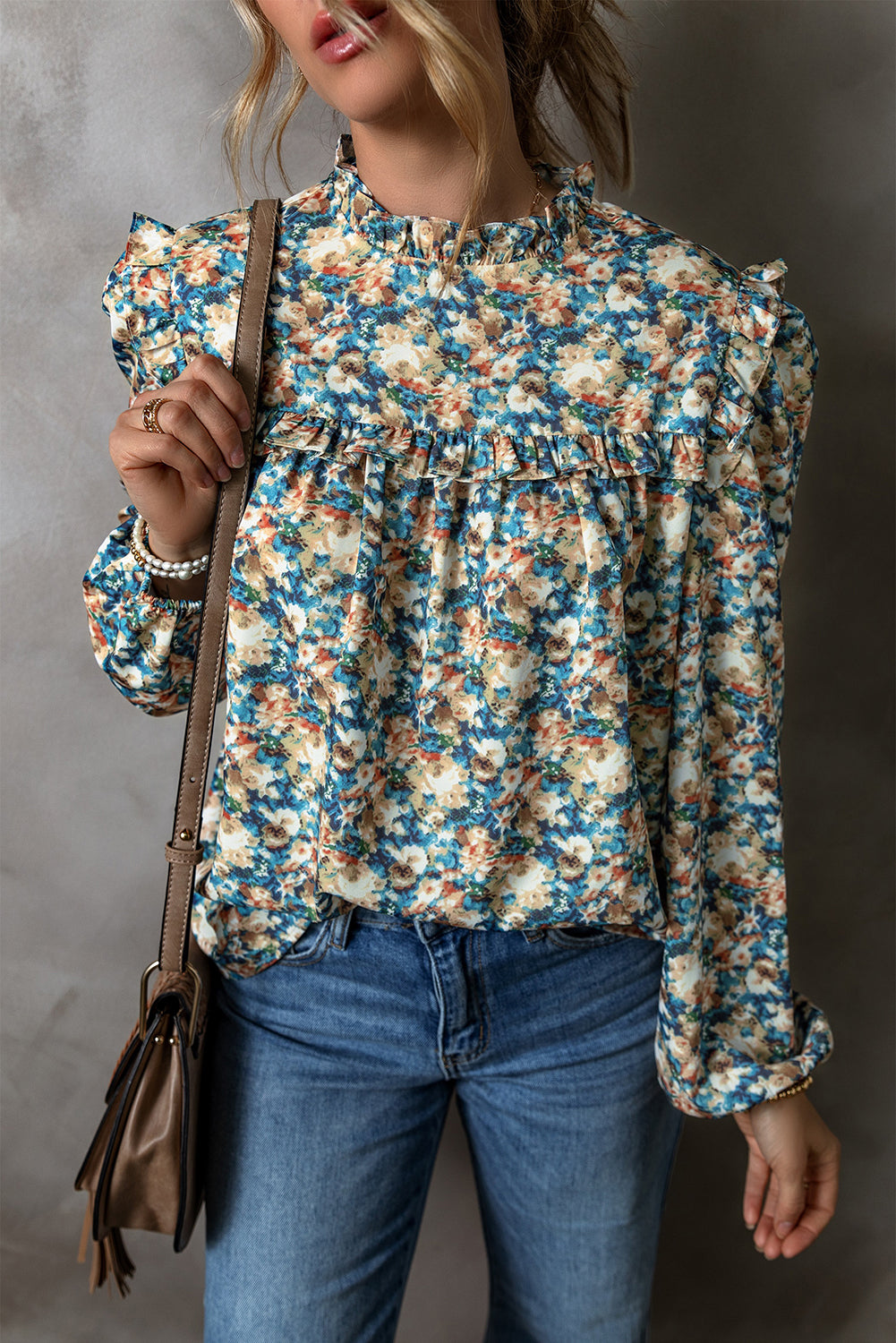 Blouse à manches bouffantes et col montant à volants et imprimé floral