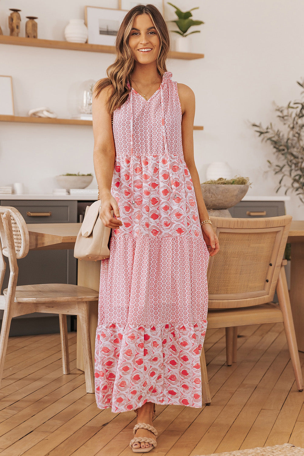 Robe longue sans manches à col fendu et imprimé abstrait