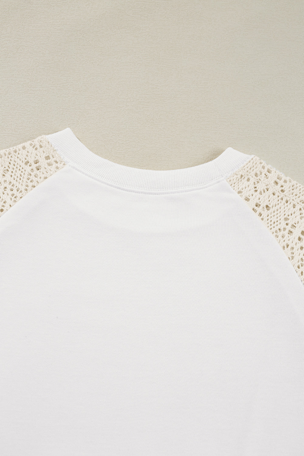 T-shirt à manches courtes et col rond en dentelle crochetée