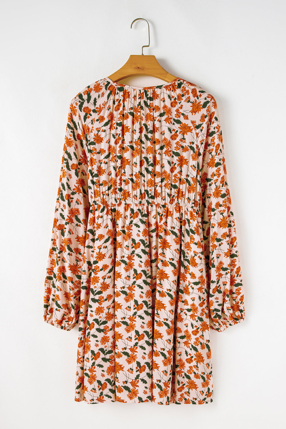 Robe babydoll florale a col en V profond, buste smocké, manches bulles