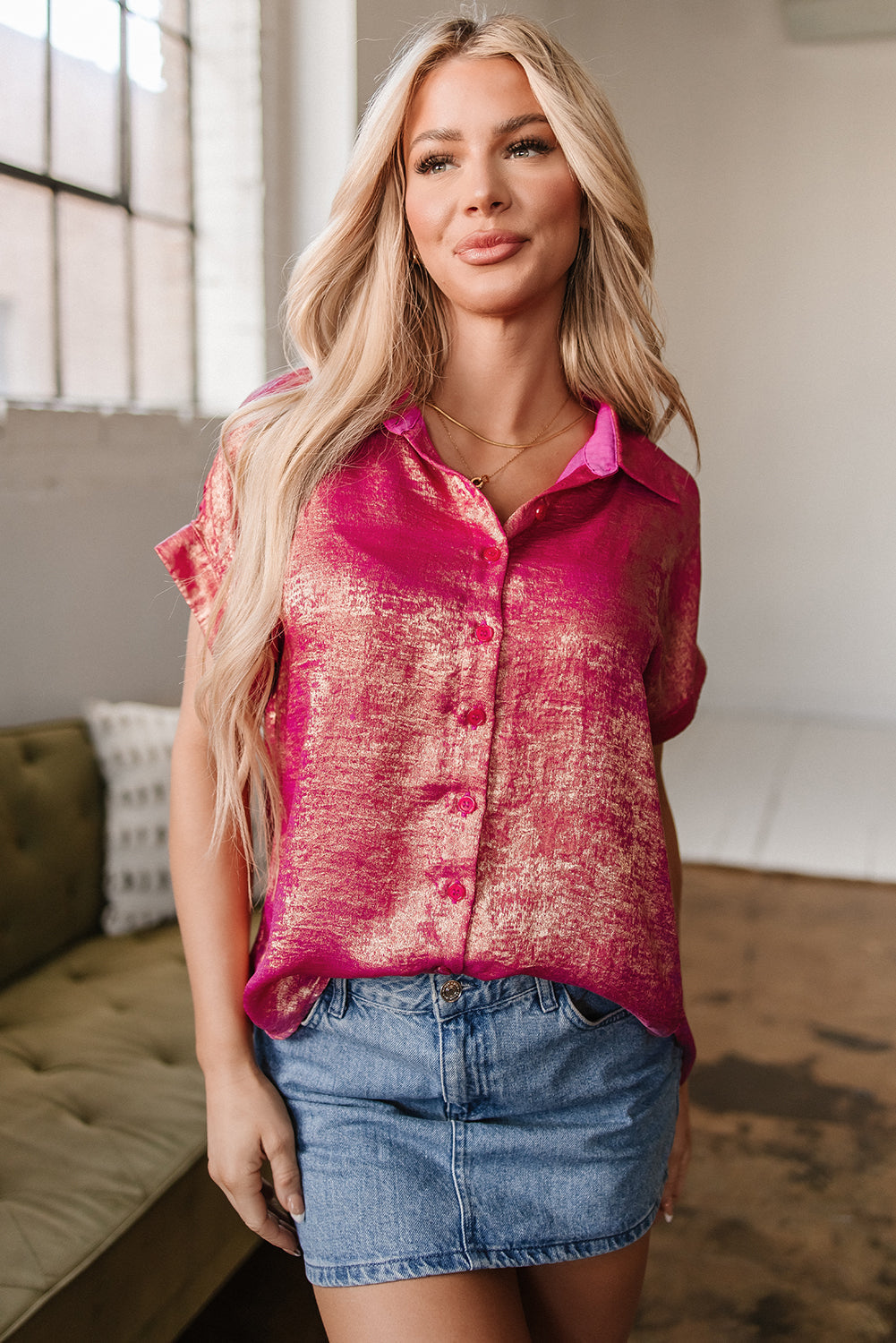 Chemise décontractée boutonnée à manches courtes et à reflets métalliques
