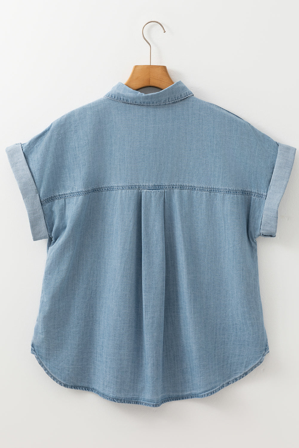 Chemise en jean à manches courtes pliées et poches plaquées