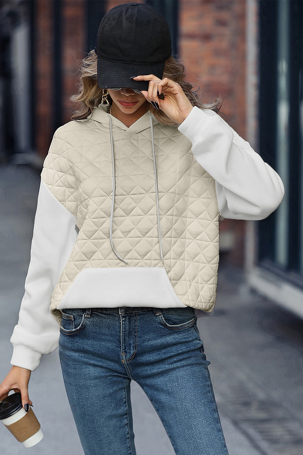 Sweat à capuche matelassé à épaules tombantes et poche kangourou en patchwork