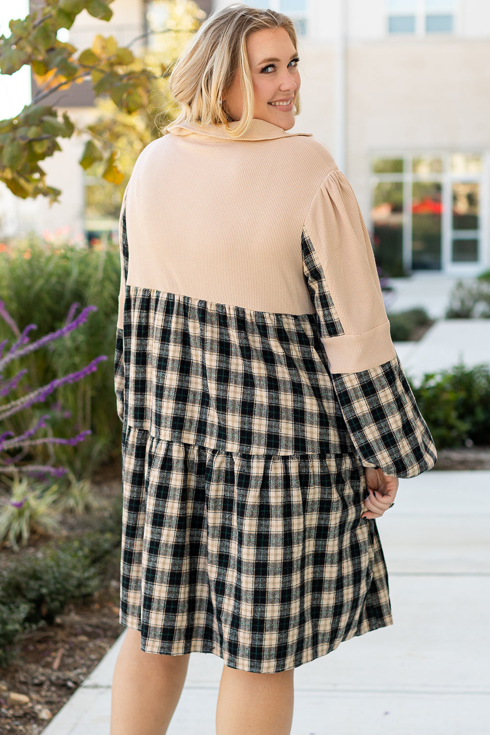 Mini-robe a carreaux en tricot gaufré avec col en V et col en V, grande taille