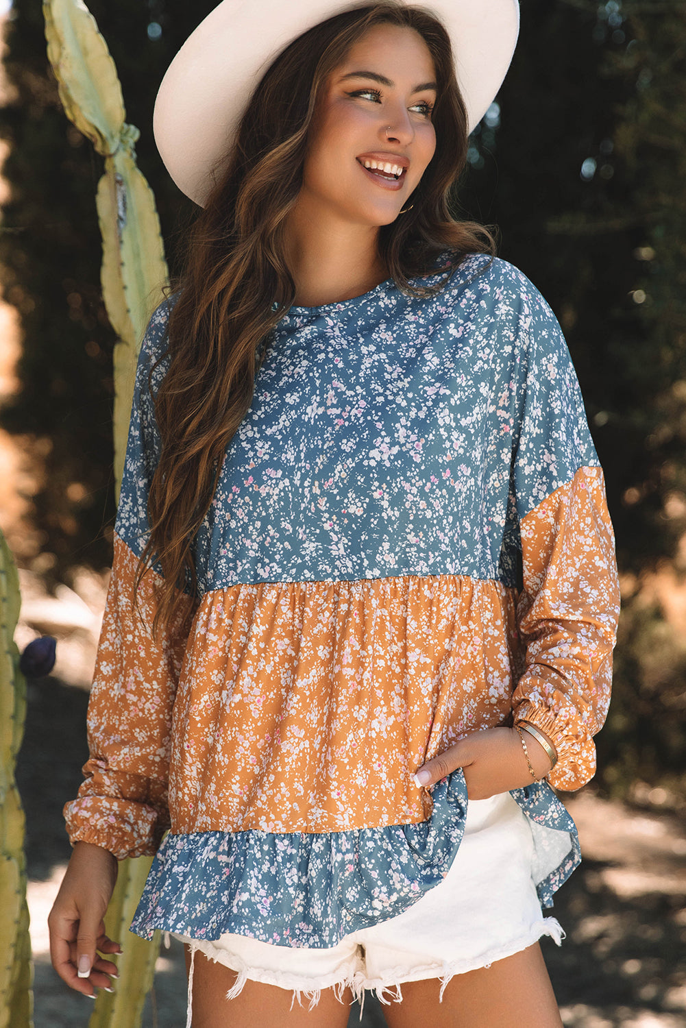 Blouse florale a col rond et ourlet a volants en patchwork de blocs de couleurs