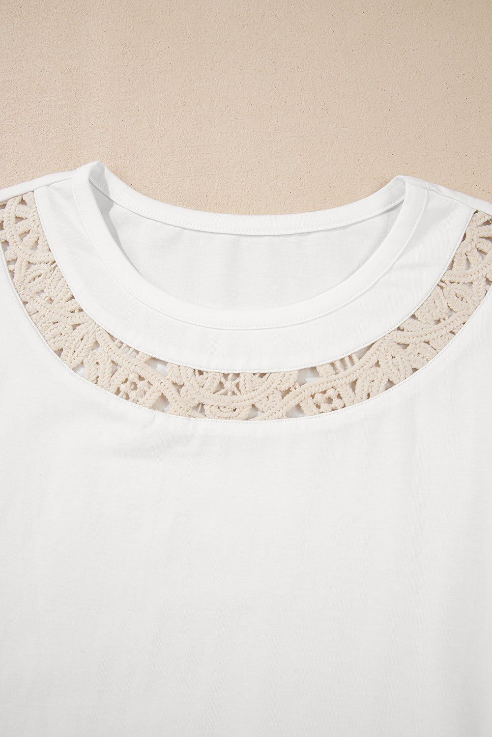 T-shirt décontracté à col rond et dentelle au crochet
