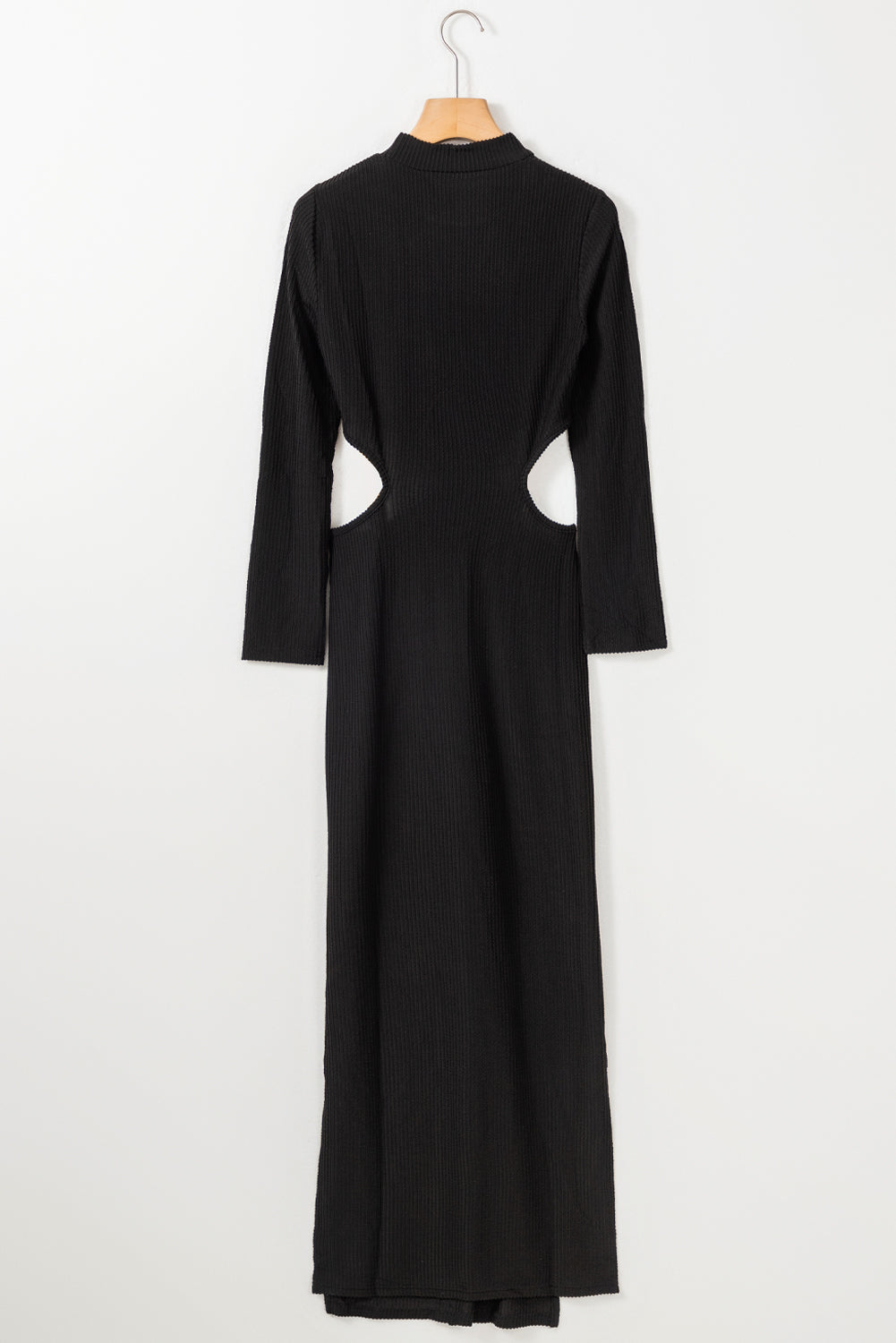 Robe côtelée à manches longues et découpe torsadée