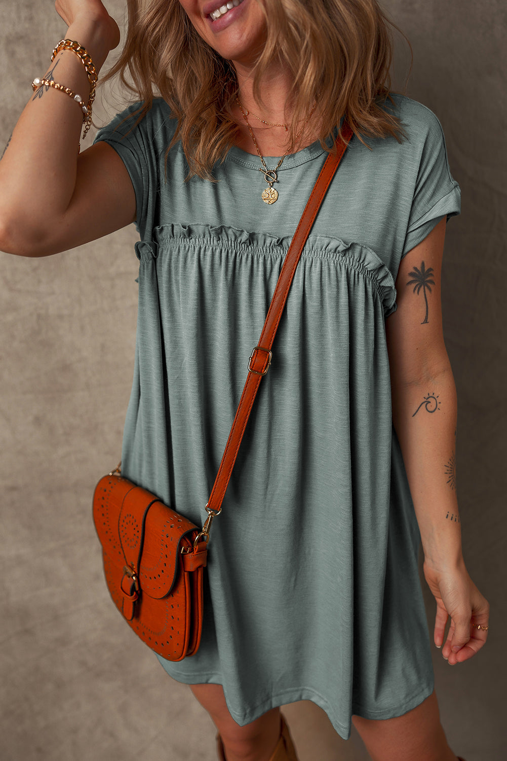 Robe t-shirt à col rond et coutures froncées