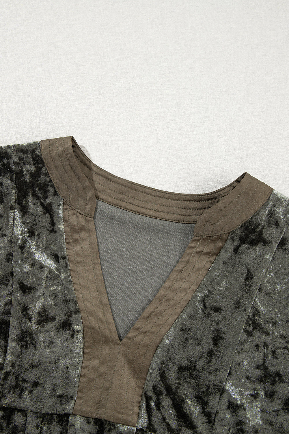 Robe ample en velours à manches longues et col en V avec poches