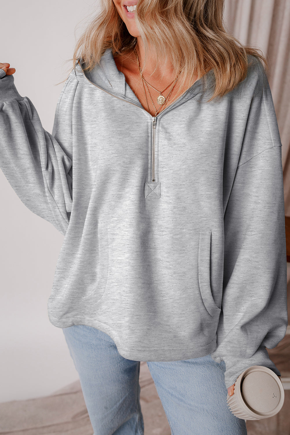 Sweat a capuche ample avec demi-fermeture éclair et poches kangourou doublées en polaire