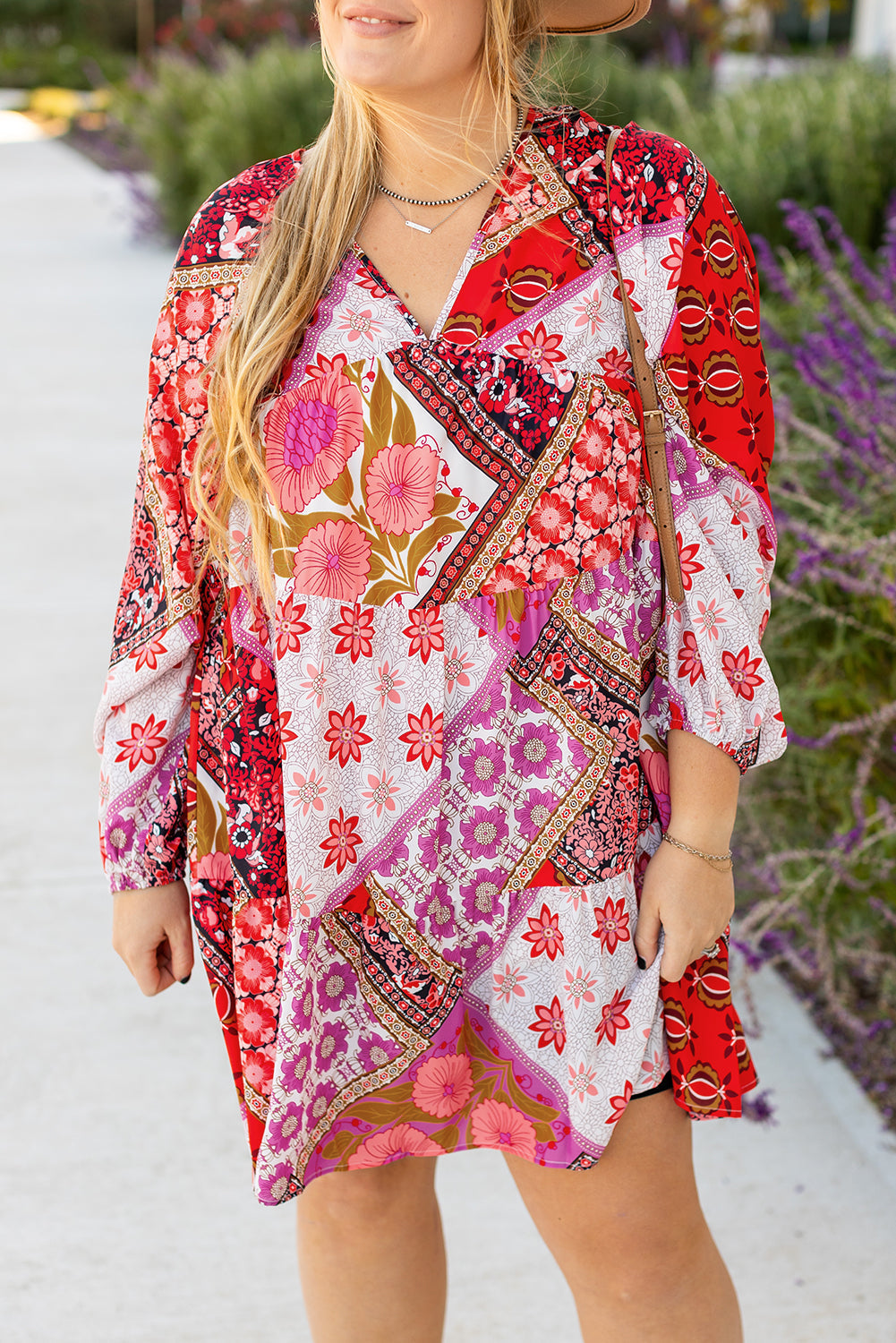 Robe a fleurs mixtes a manches longues et col en V a lacets dans le dos évidé, grande taille