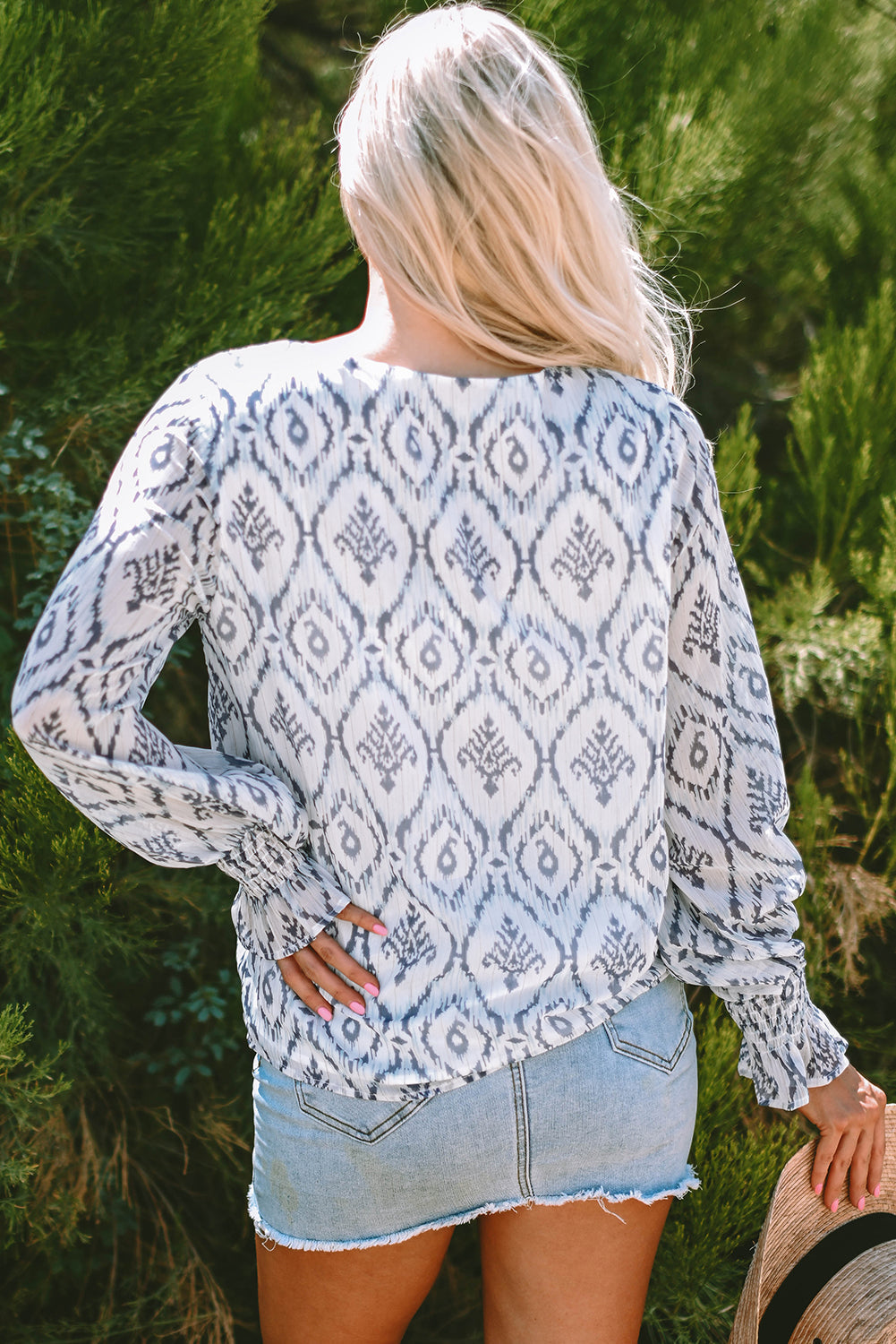 Blouse froncée a manches bouffantes et imprimé géométrique