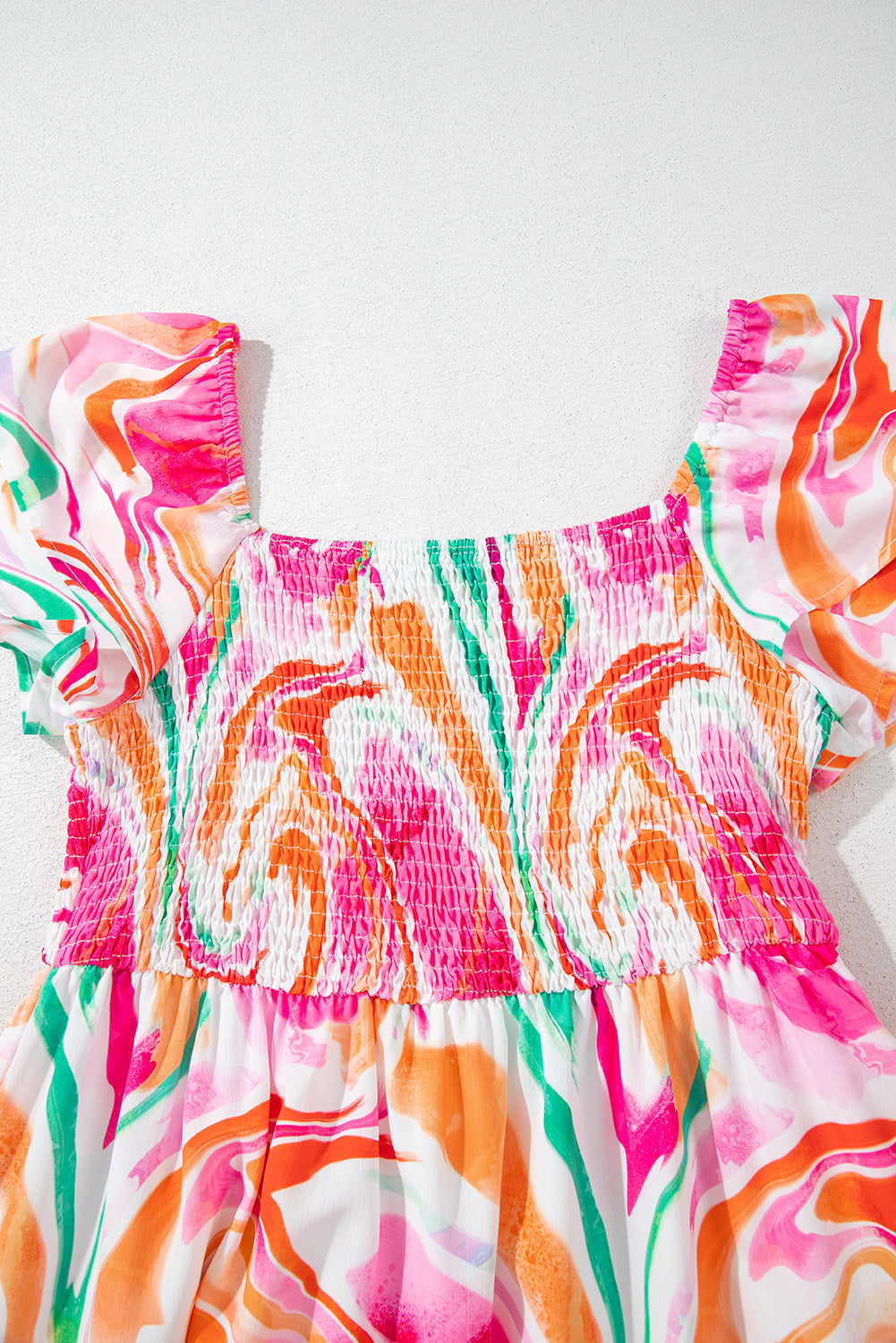 Robe longue à imprimé abstrait, manches à volants et buste froncé