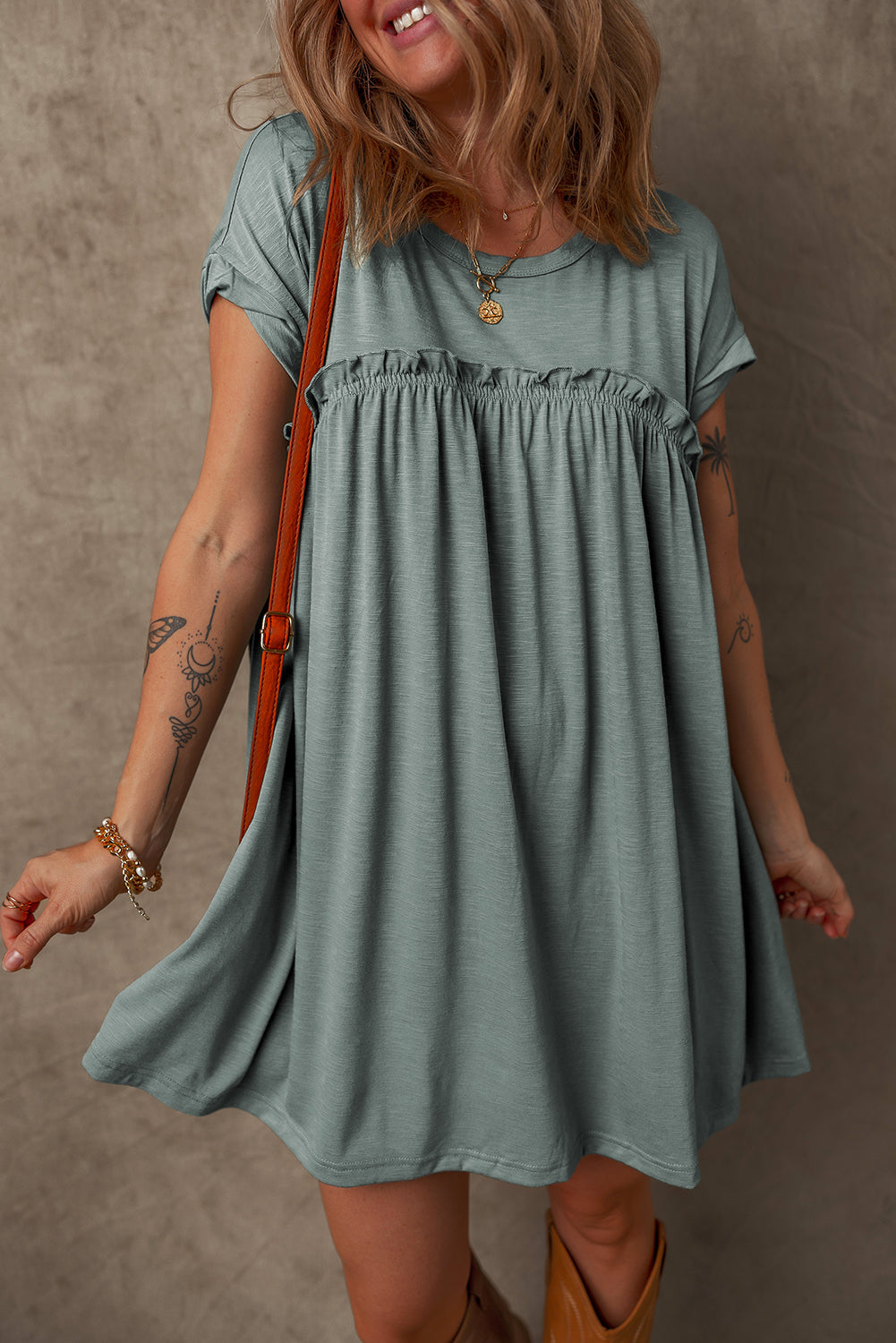 Robe t-shirt à col rond et coutures froncées