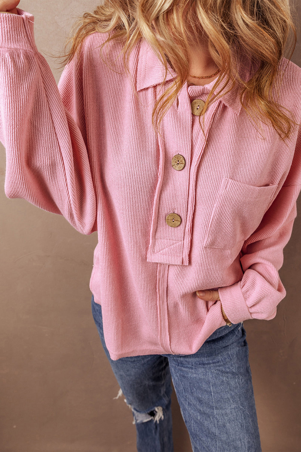Haut Henley à col en tricot côtelé avec poche poitrine