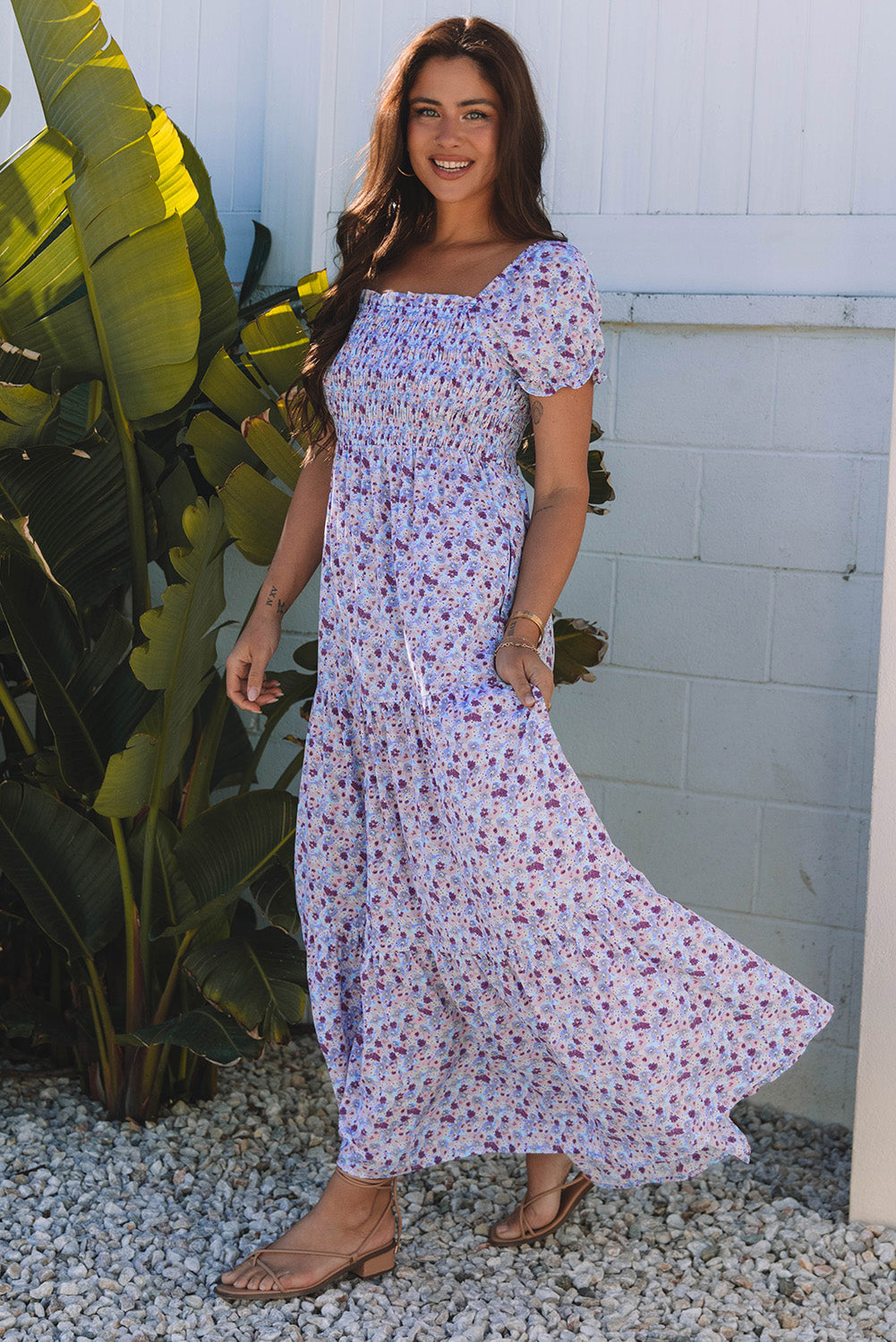 Robe longue fleurie à manches courtes bouffantes et taille haute froncée